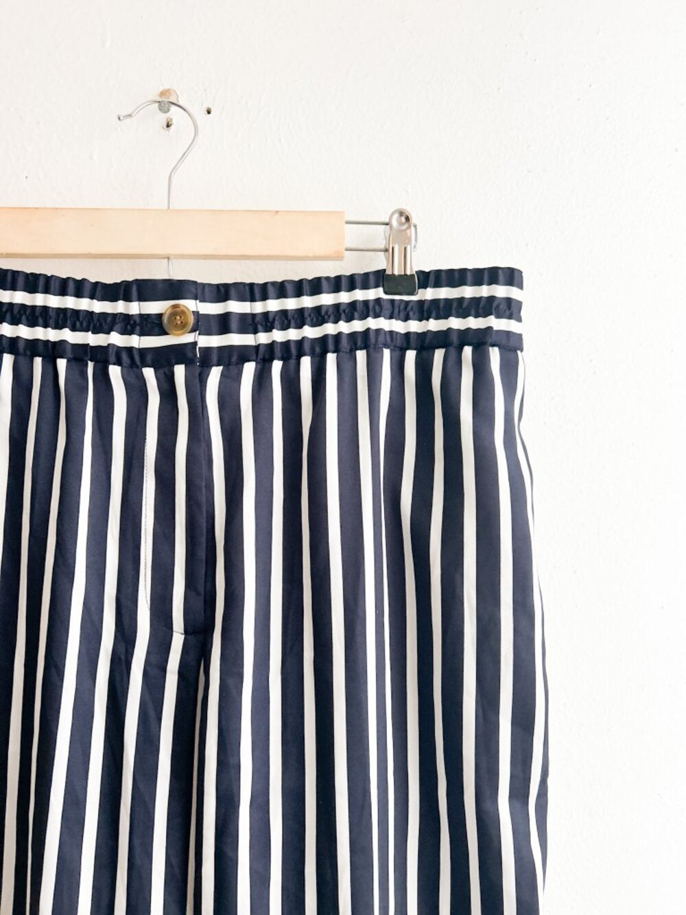 J. Crew Pull-on Crop Pant in Navy/White Nautical Stripe SZ 12 - Picture 4 of 7